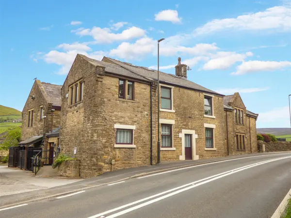 SUPERB ACCOMMODATION BASED BUSINESS OPPORTUNITY, SUPERIOR SPECIFICATION, 2 LOUNGES, 2 DINING ROOMS, 8 E/S BEDROOMS, 4 ROOM PRIVATE APARTMENT, STUNNING DERBYSHIRE PEAKS VIEWS