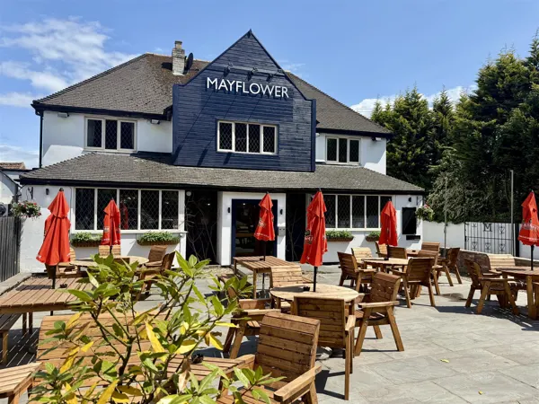 SMARTLY PRESENTED INN, PUB, RESTAURANT & FUNCTIONS VENUE, EXCELLENT SPECIFICATION, LOUNGE BAR & DINING 100+, FUNCTION/EVENTS SUITE 100+, 3 E/S LETTING ROOMS, GREAT OUTSIDE TRADING FRONT & REAR.