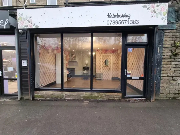 HAIR SALON, CLOSED AT PRESENT in Halifax to Let.