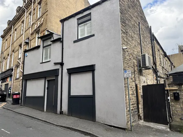 VACANT FREEHOLD COMMERCIAL PREMISES