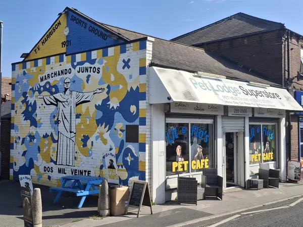 PET SUPERSTORE WITH CAFE