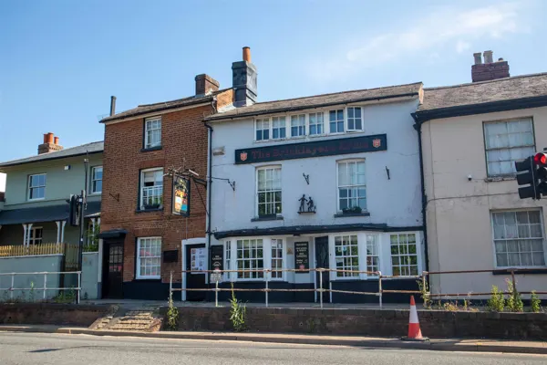 BUCKINGHAMSHIRE - THRIVING WET-ONLY FREEHOUSE