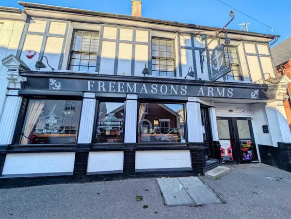 ESSEX - REFURBISHED FREEHOUSE WITH LETTING ROOMS FOR SALE