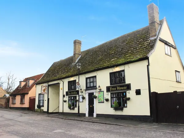 CAMBRIDGESHIRE - 16TH CENTURY COACHING INN WITH ADJOINING COTTAGE