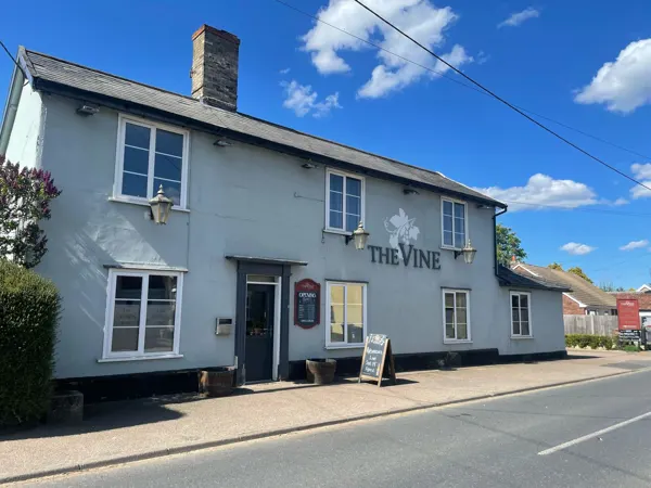 SUFFOLK - 4 BEDROOM PUB WITH CAR PARK ON NEW FREE OF TIE LEASE