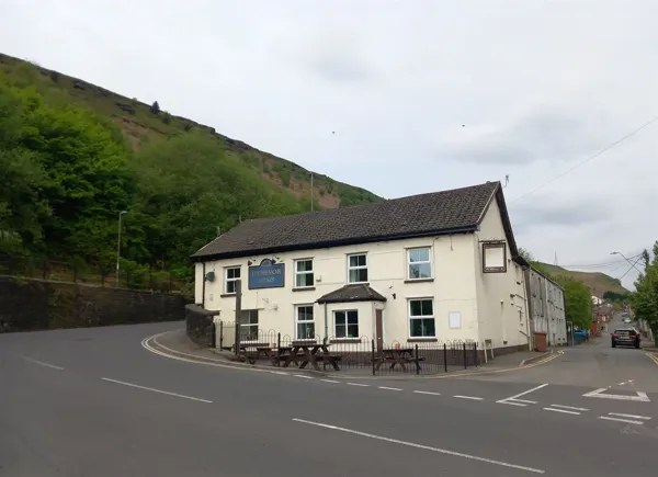 RHYMNEY VALLEY SOUTH WALES - WELL APPOINTED AND MUTUALLY SUCCESSFUL TRADITIONAL VILLAGE PUB