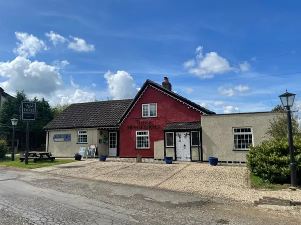 LINCOLNSHIRE WOLDS - EXTREMELY PROFITABLE 20 PITCH CAMPSITE & PUBLIC HOUSE
