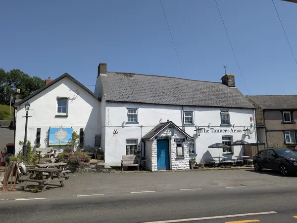 BRECON BEACONS NATIONAL PARK - VILLAGE INN