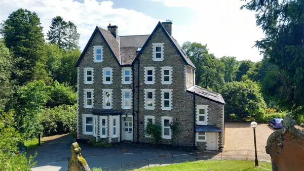 MID WALES - VICTORIAN COUNTRY HOUSE HOTEL